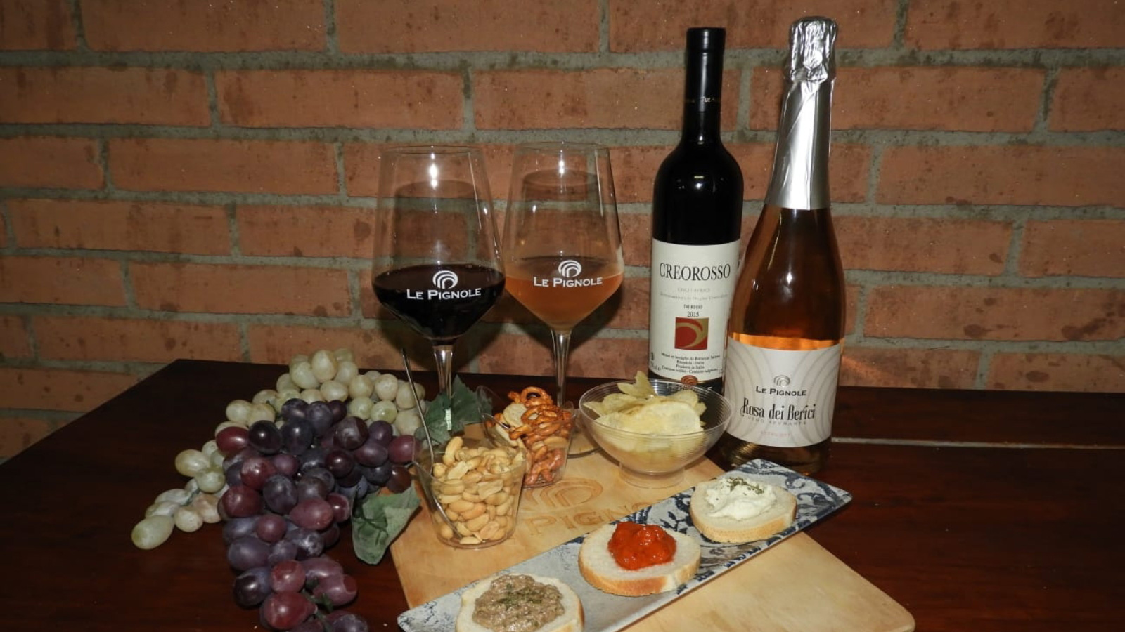 Bottiglie di vino della Cantina Le Pignole